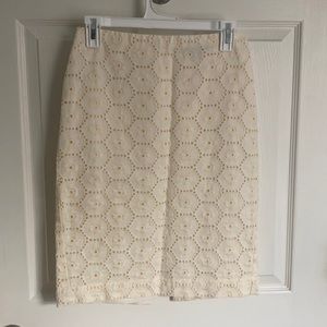 Ann Taylor pencil skirt. Cream. Size 4.